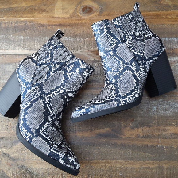 🆕🌿SNAKEPRINT BOOTIES🌿 - Picture 8 of 12